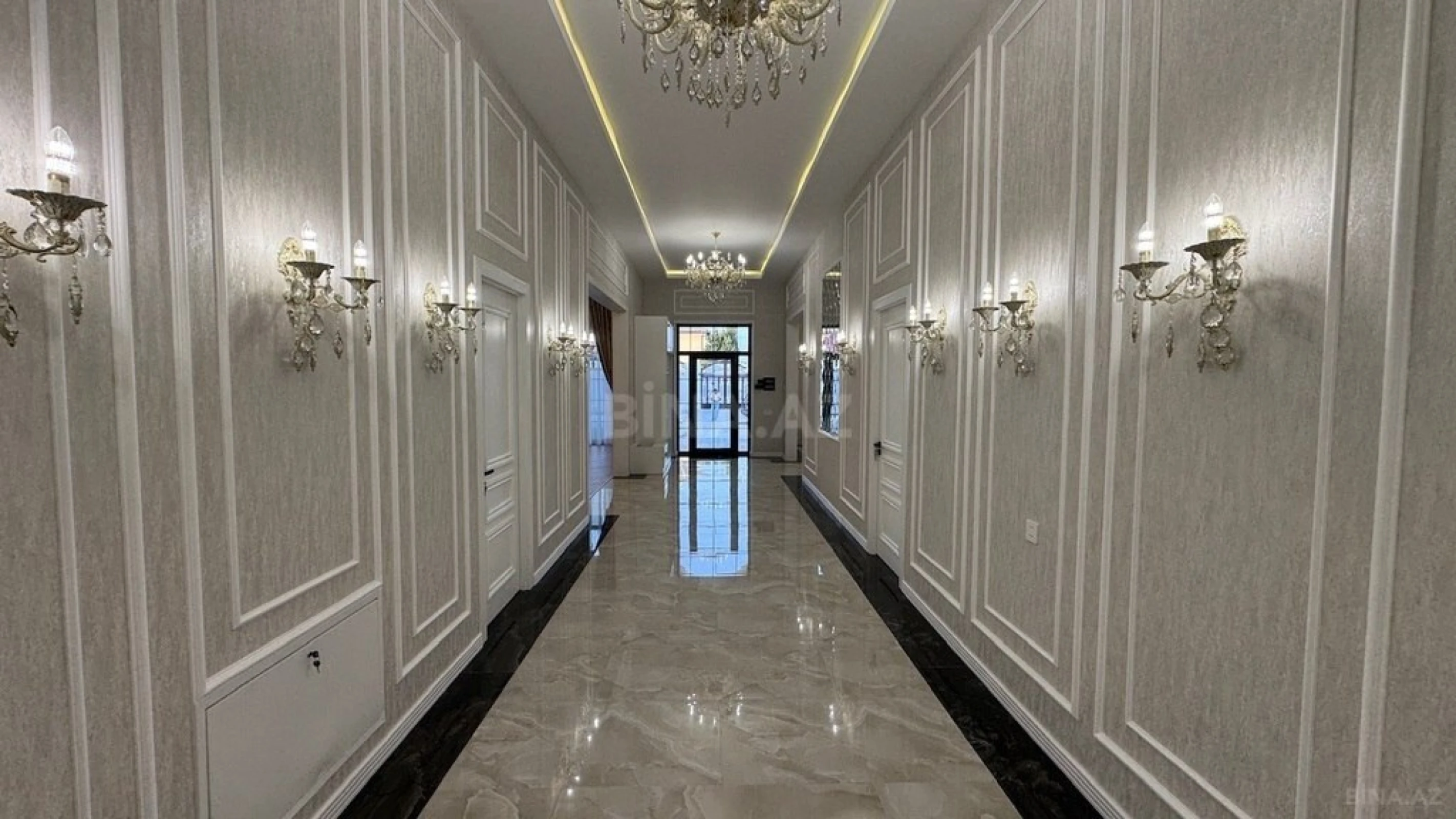 Satılır 5 otaqlı həyət evi 240 m²