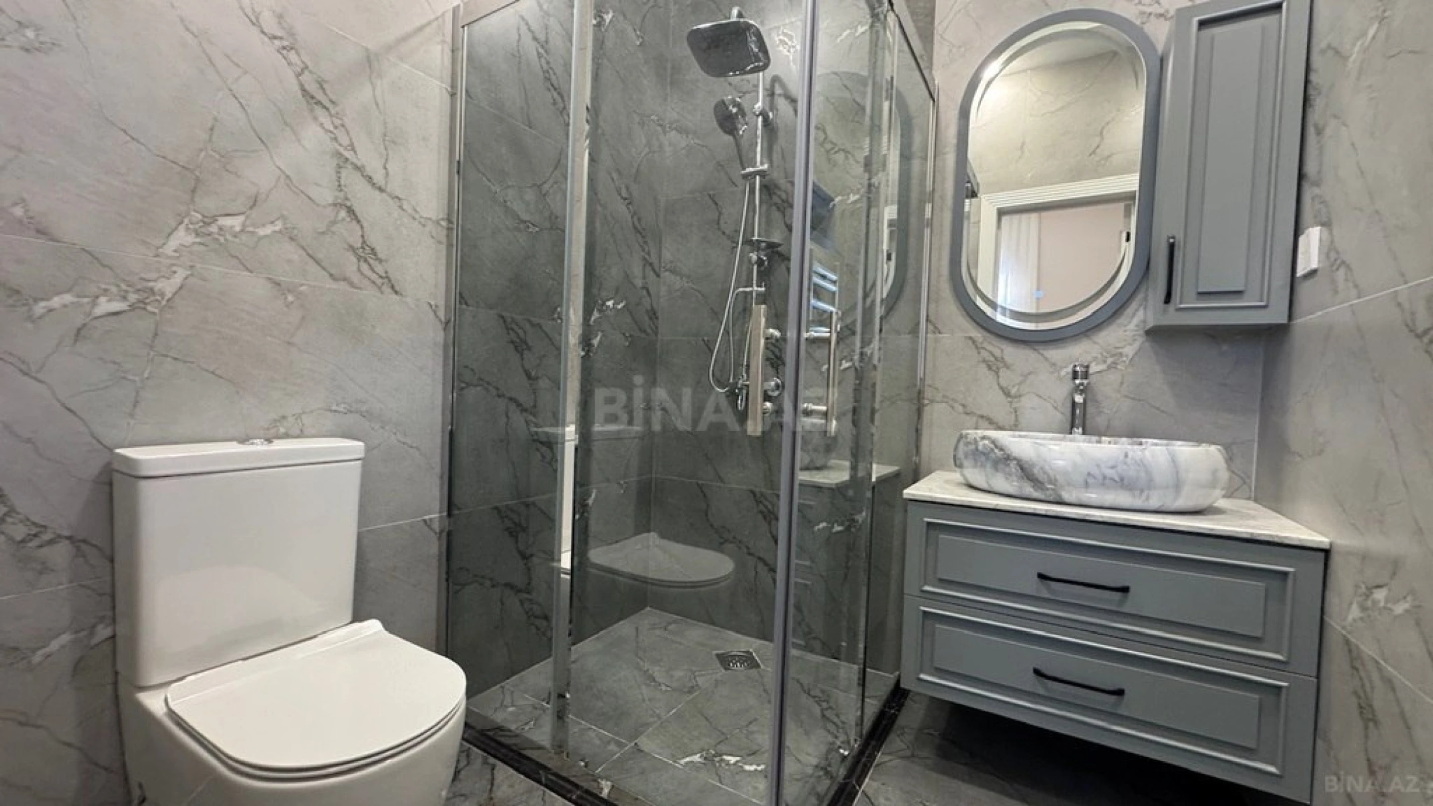 Satılır 5 otaqlı həyət evi 240 m²