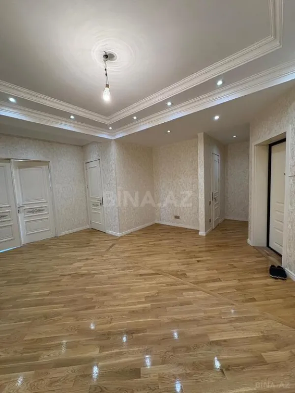 Satılır 4 otaqlı mənzil 170 m²
