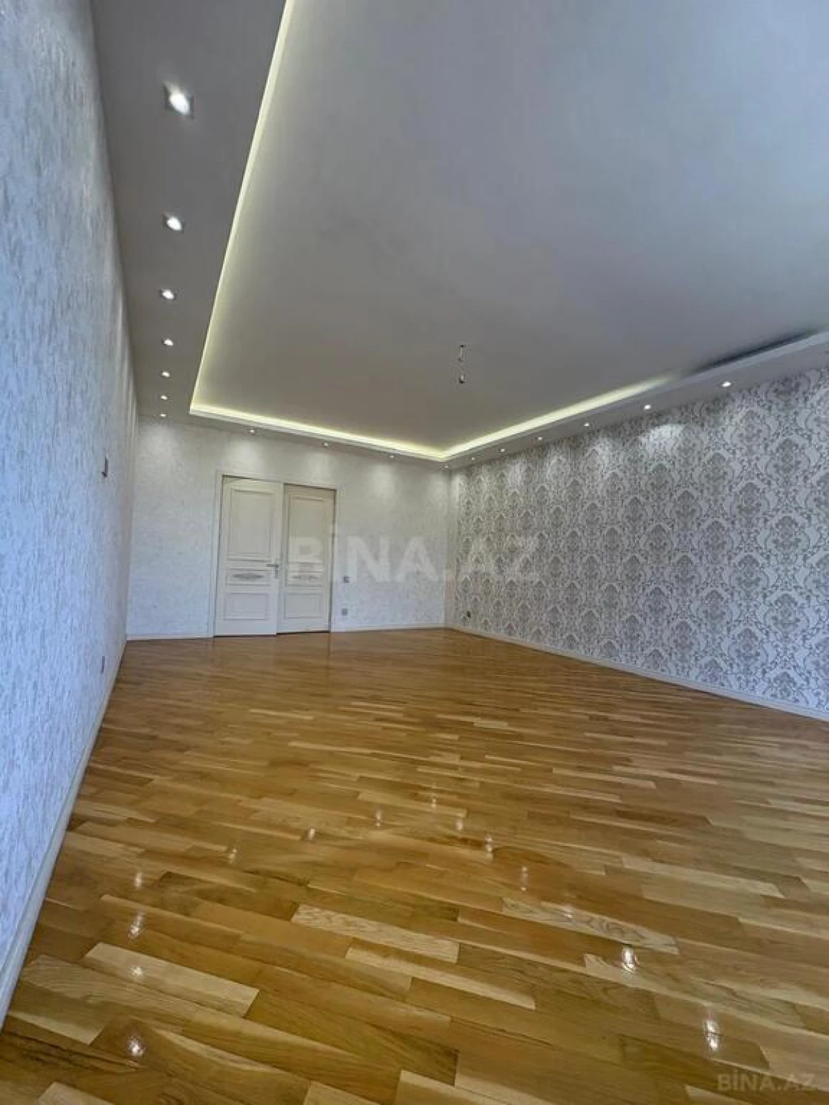 Satılır 4 otaqlı mənzil 170 m²