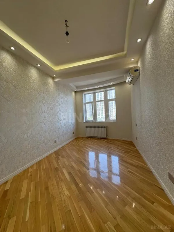 Satılır 4 otaqlı mənzil 170 m²