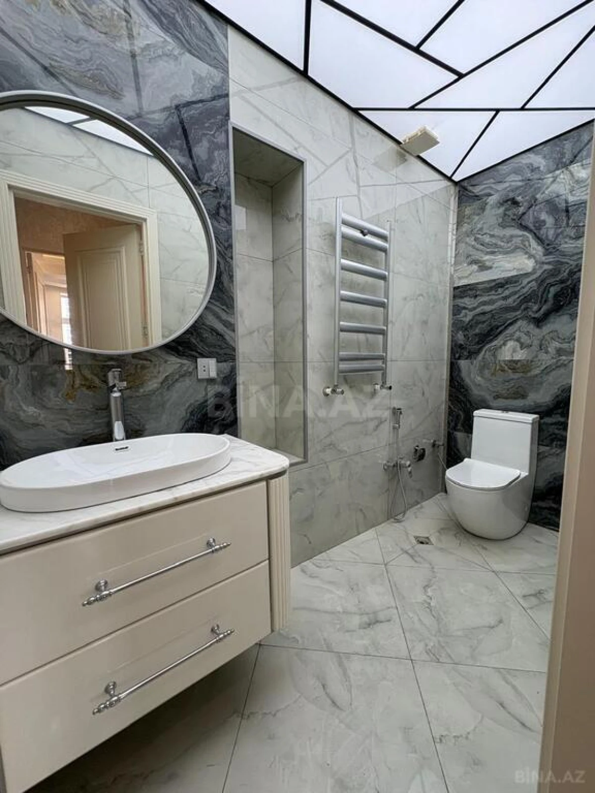 Satılır 4 otaqlı mənzil 170 m²