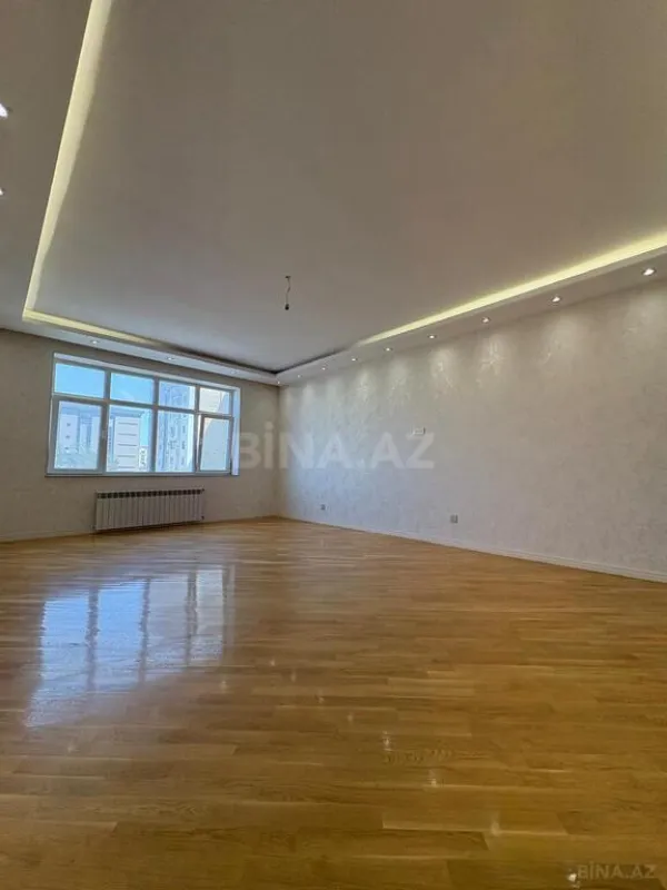 Satılır 4 otaqlı mənzil 170 m²