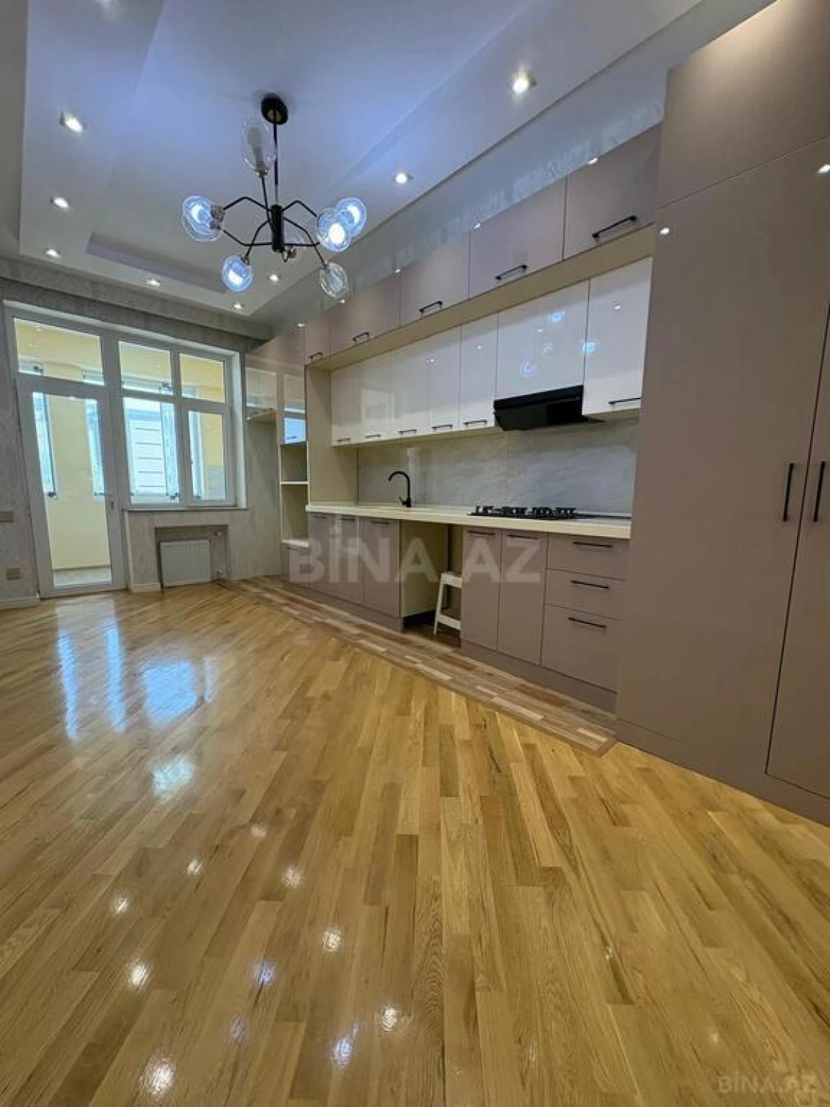 Satılır 4 otaqlı mənzil 170 m²