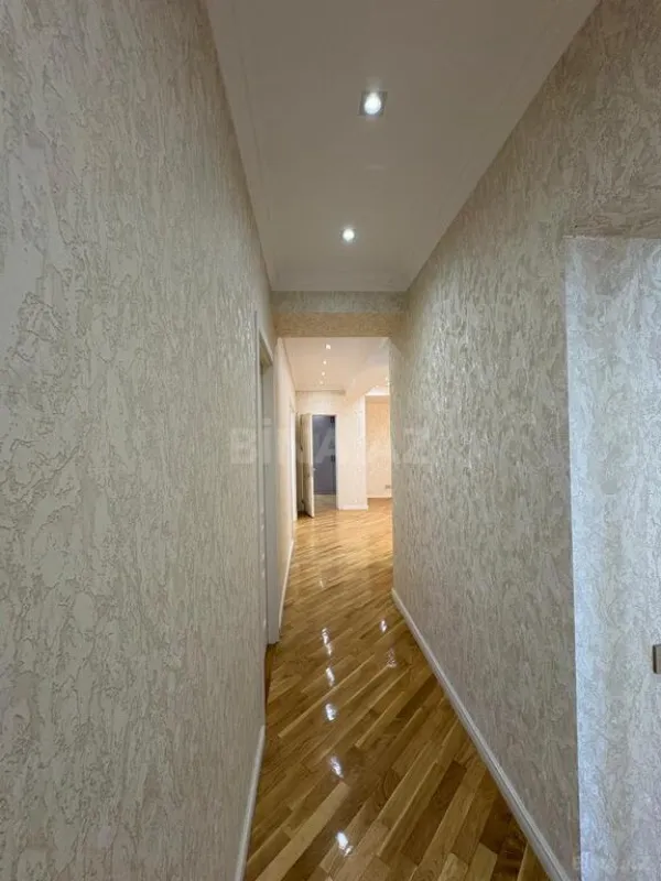Satılır 4 otaqlı mənzil 170 m²