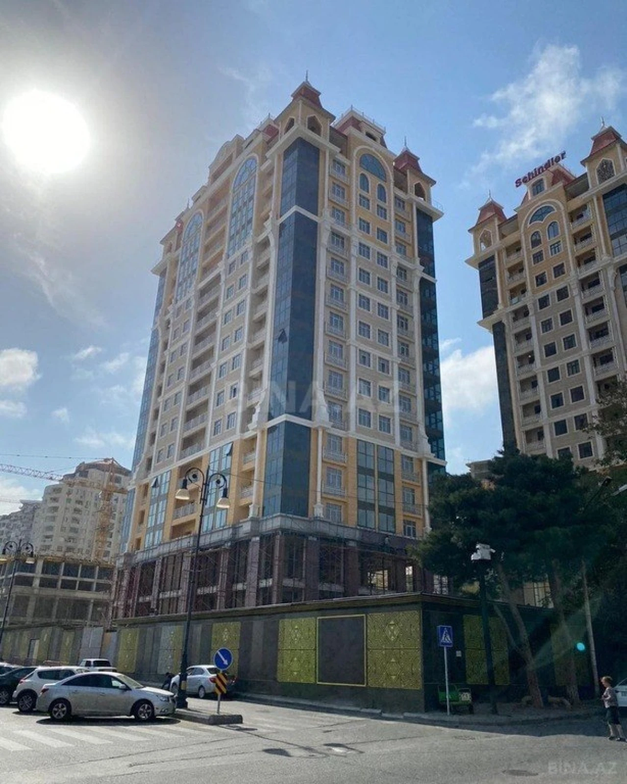 Satılır 4 otaqlı mənzil 173 m²
