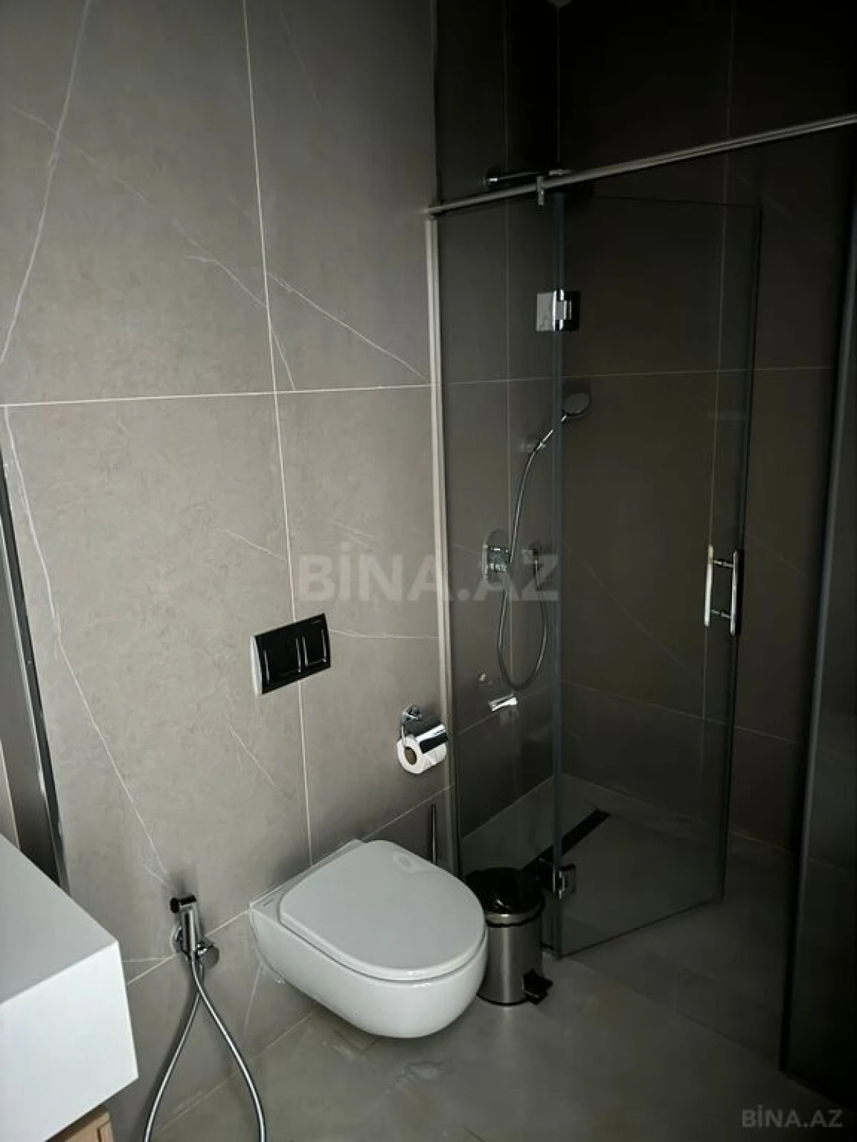 Kirayə verilir 3 otaqlı mənzil 133 m²