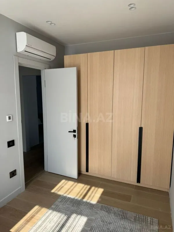 Kirayə verilir 3 otaqlı mənzil 133 m²