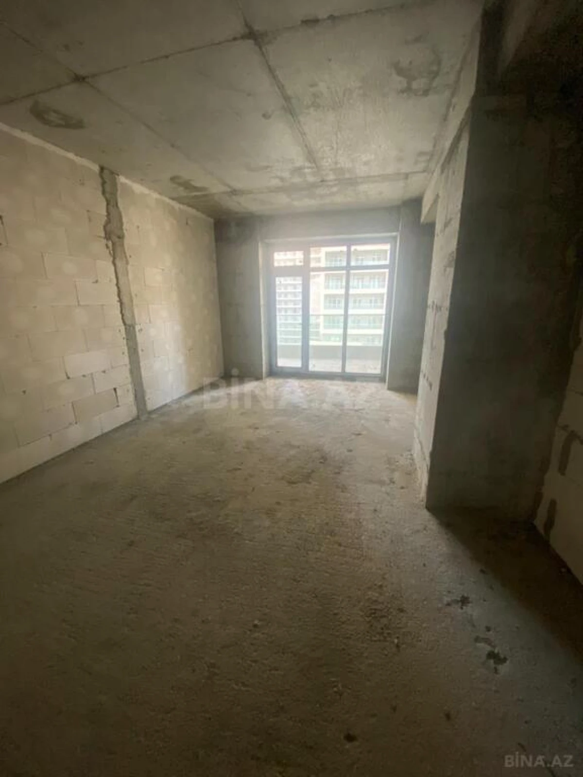 Satılır 2 otaqlı mənzil 102 m²