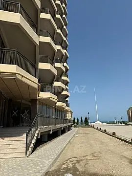 Satılır 3 otaqlı mənzil 131 m²