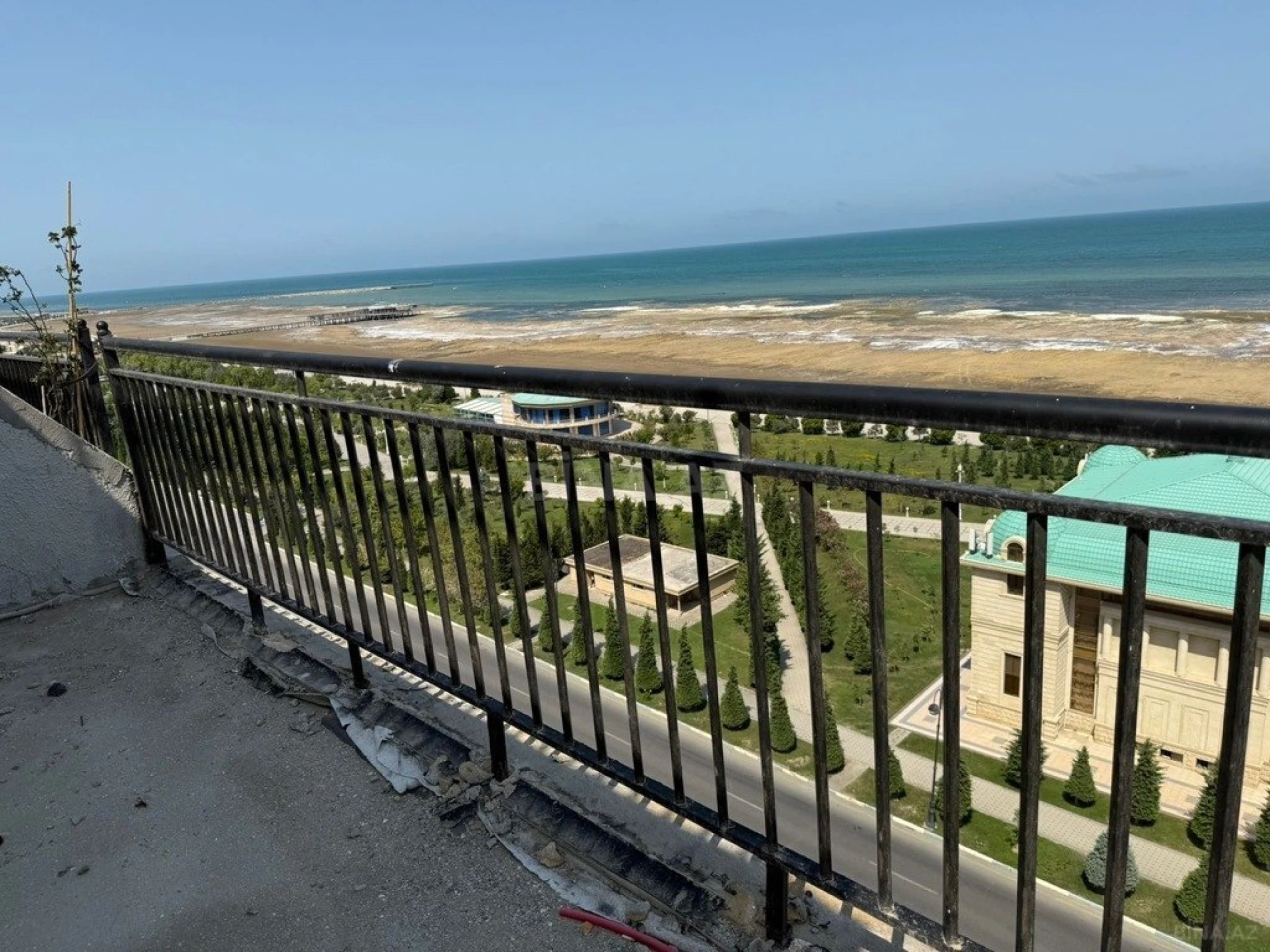 Satılır 3 otaqlı mənzil 131 m²