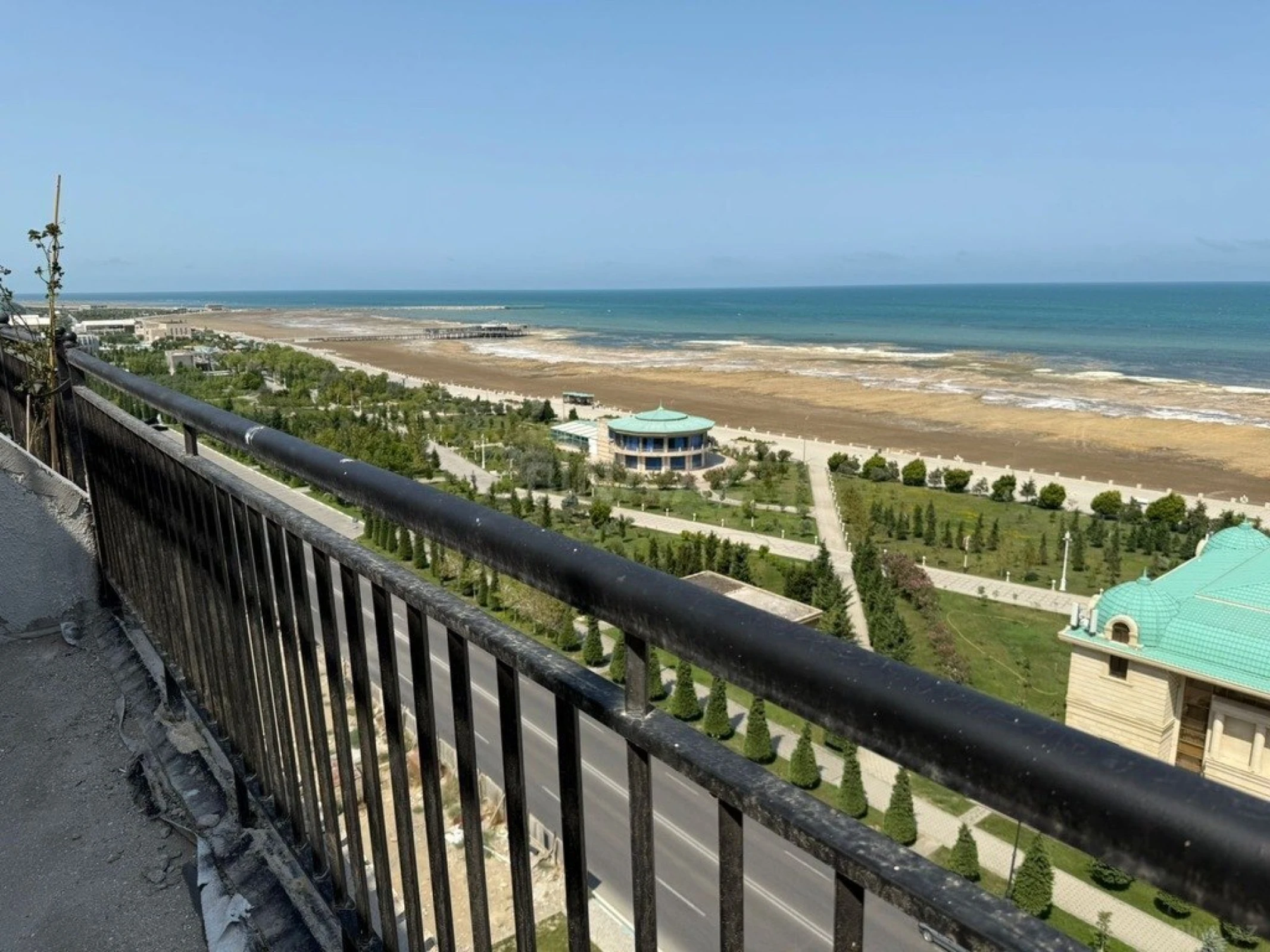 Satılır 3 otaqlı mənzil 131 m²