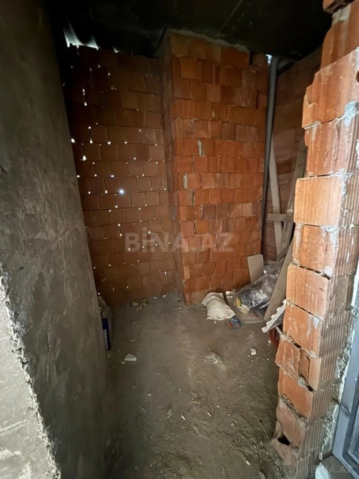 Satılır 3 otaqlı mənzil 131 m²