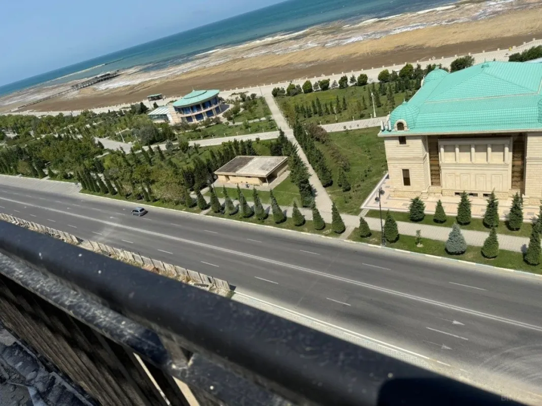 Satılır 3 otaqlı mənzil 131 m²