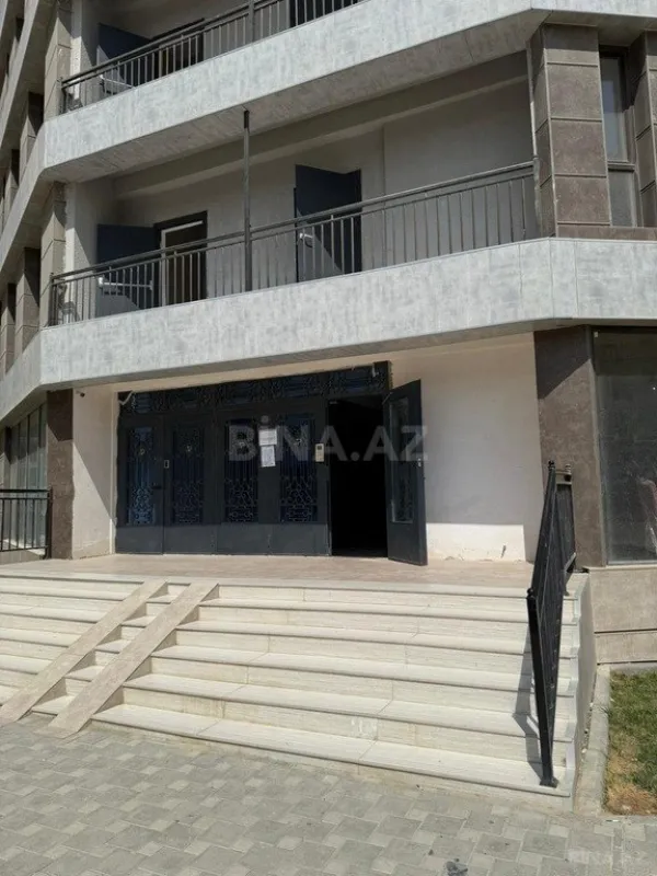 Satılır 3 otaqlı mənzil 131 m²