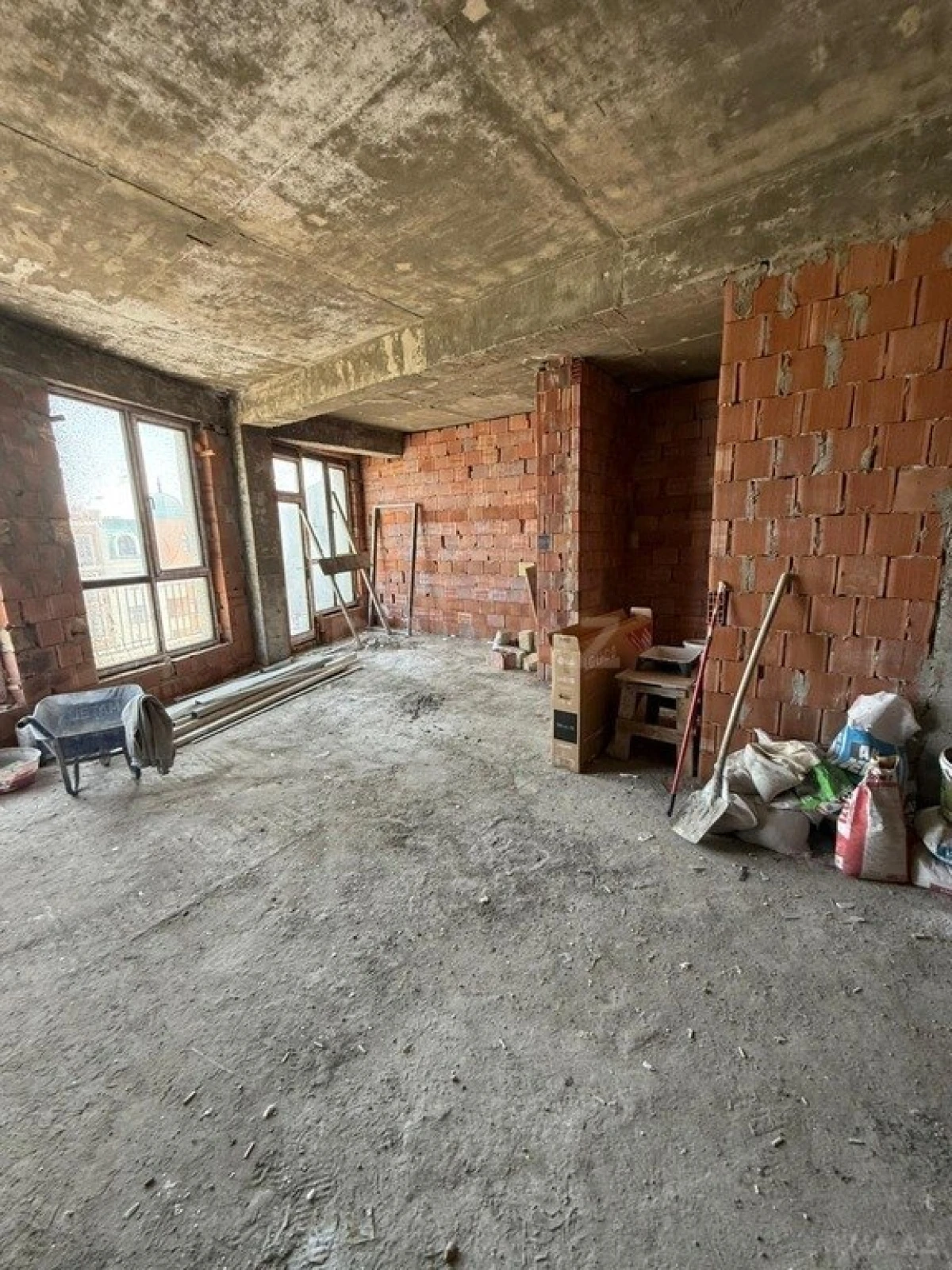 Satılır 3 otaqlı mənzil 131 m²