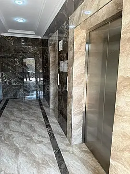 Satılır 3 otaqlı mənzil 131 m²