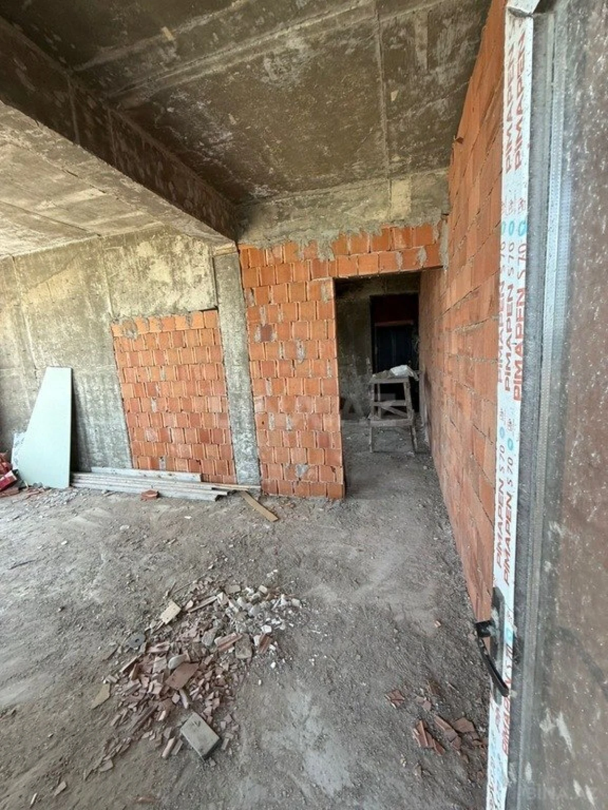 Satılır 3 otaqlı mənzil 131 m²