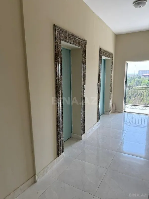 Satılır 3 otaqlı mənzil 131 m²