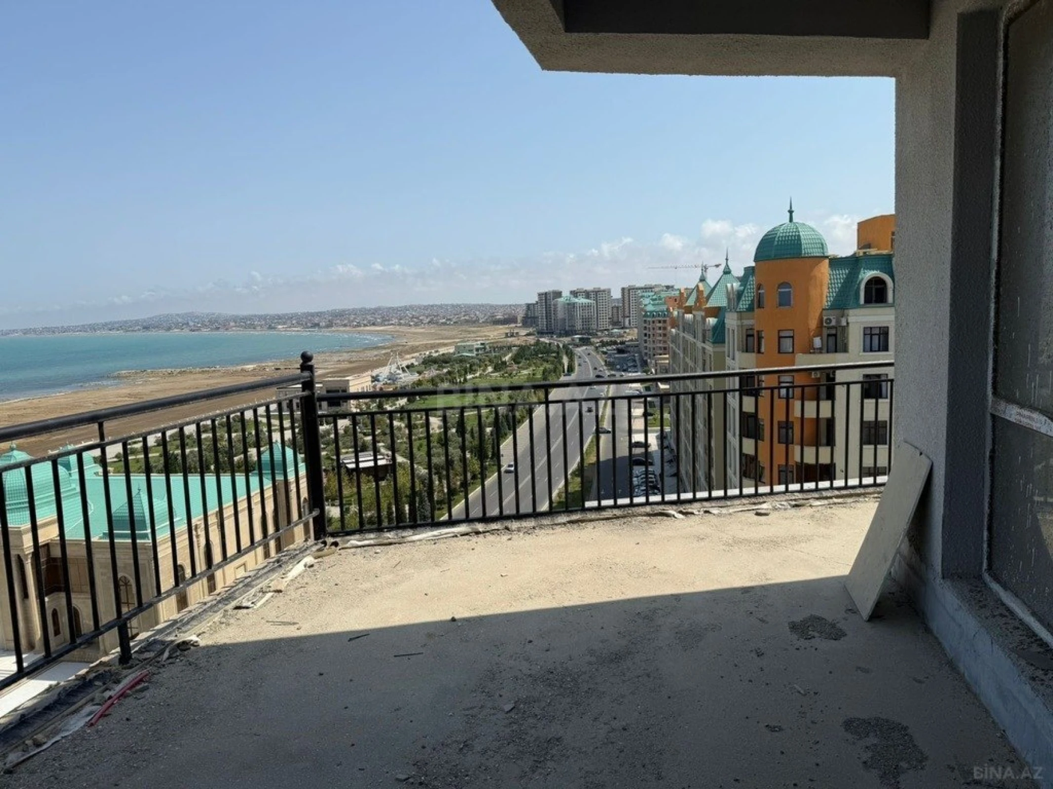 Satılır 3 otaqlı mənzil 131 m²