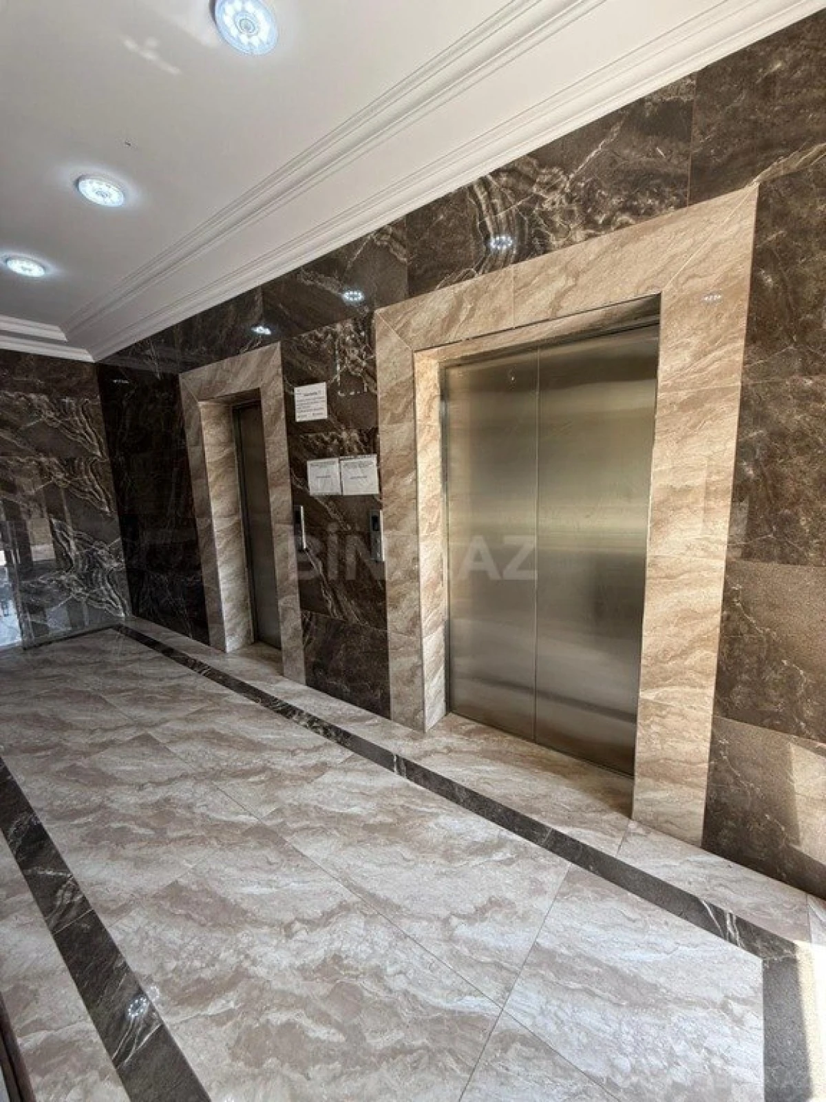 Satılır 3 otaqlı mənzil 131 m²