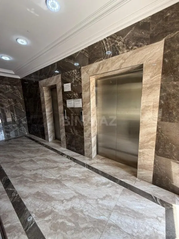 Satılır 3 otaqlı mənzil 131 m²