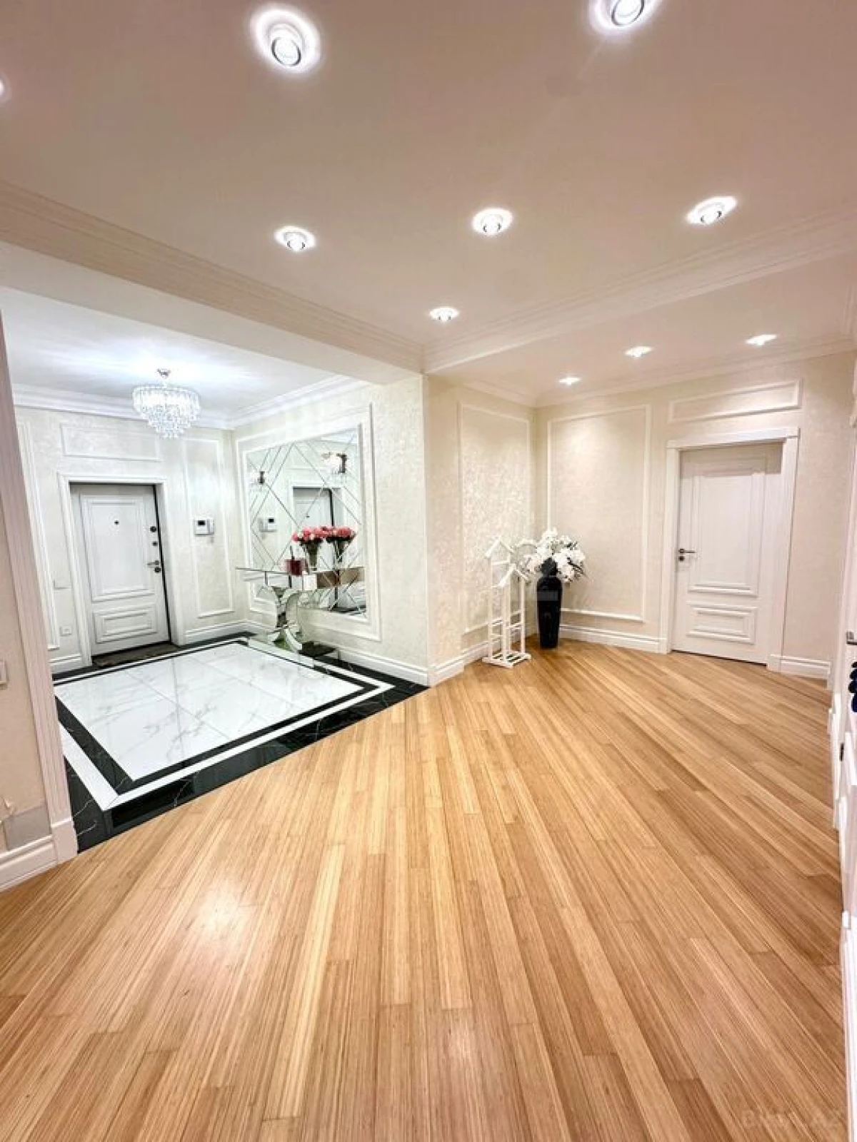 Satılır 3 otaqlı mənzil 140 m²