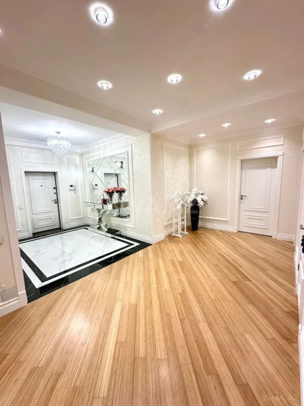 Satılır 3 otaqlı mənzil 140 m²