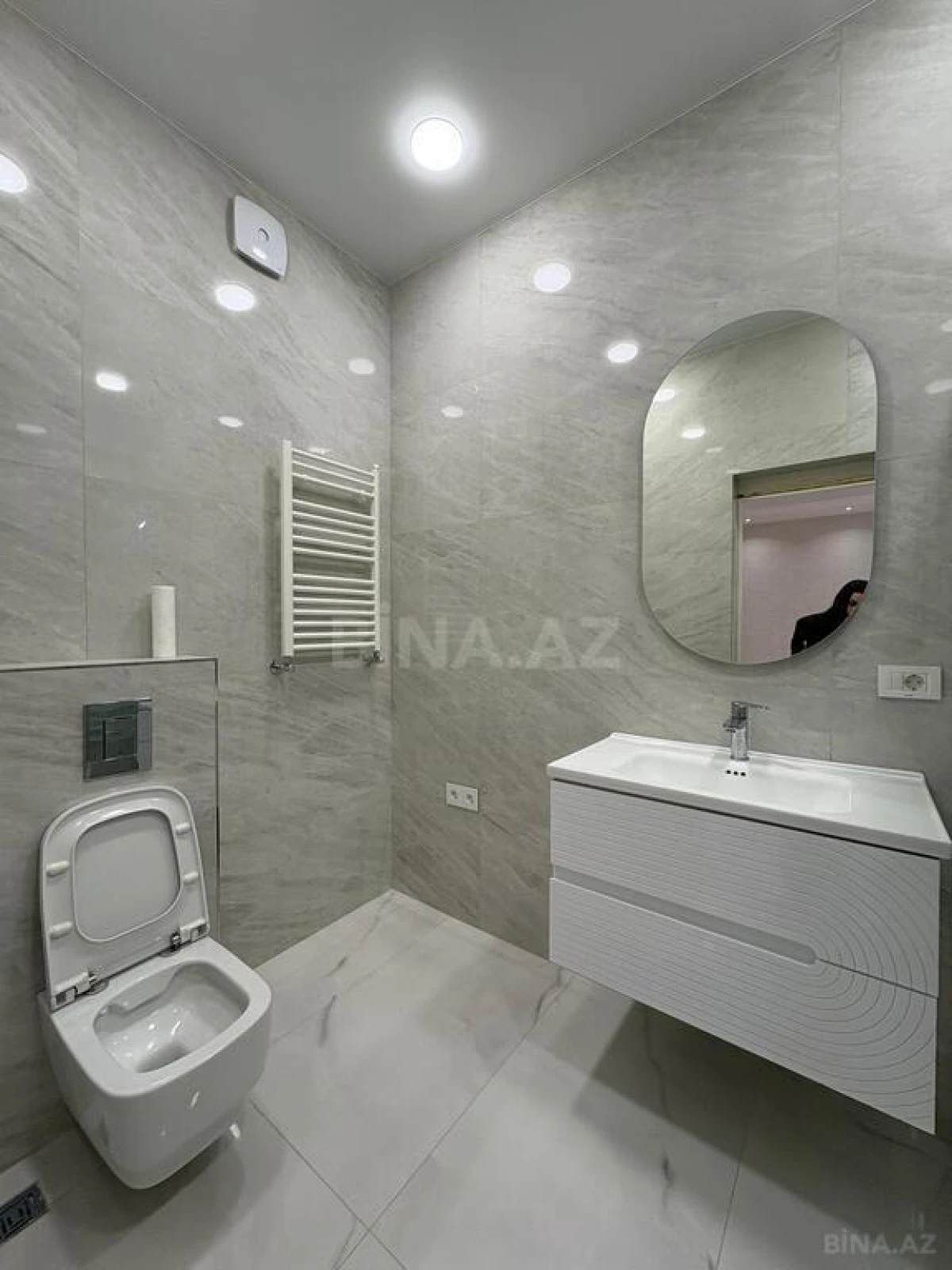 Satılır 2 otaqlı mənzil 67 m²