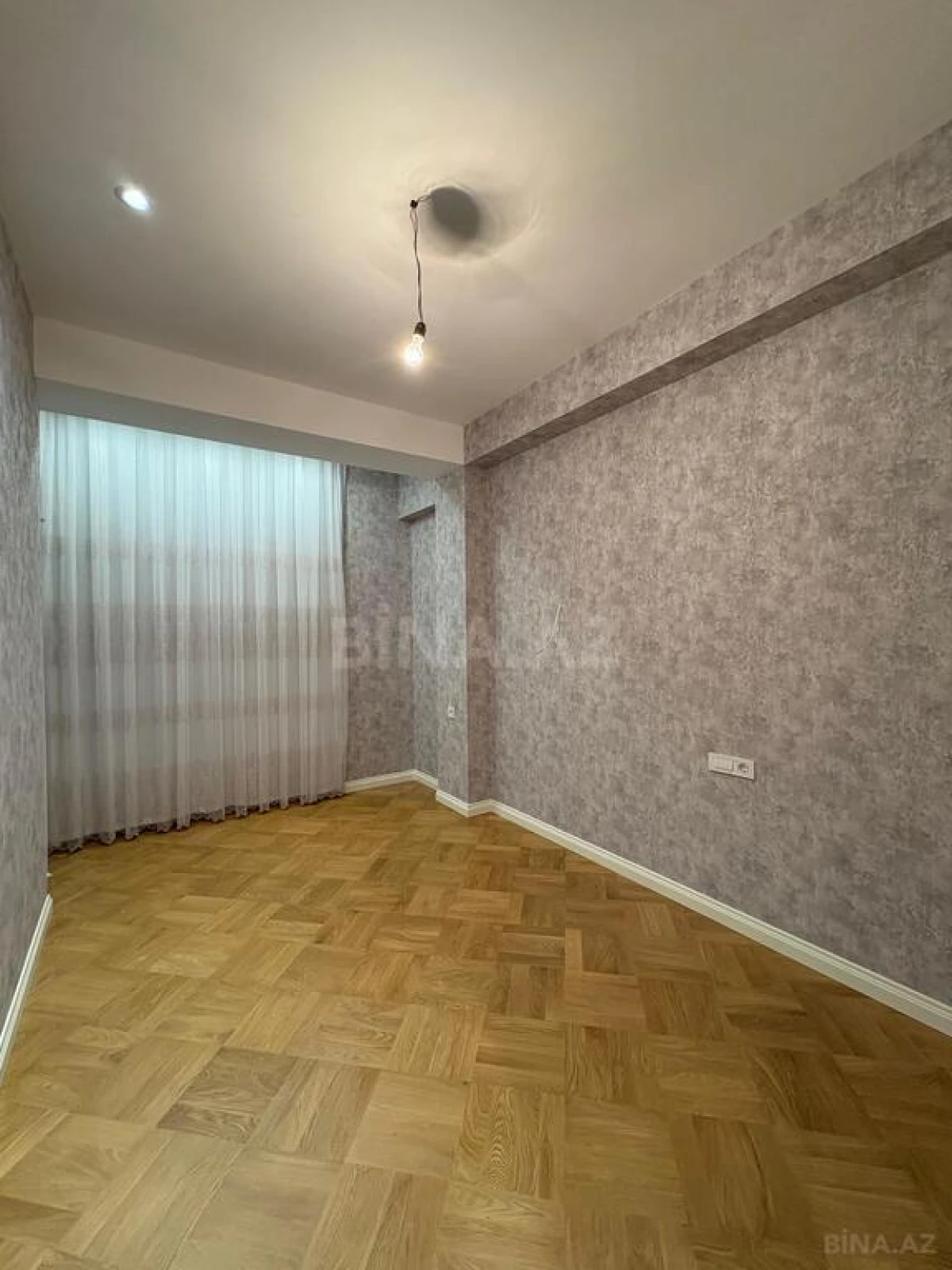 Satılır 2 otaqlı mənzil 67 m²