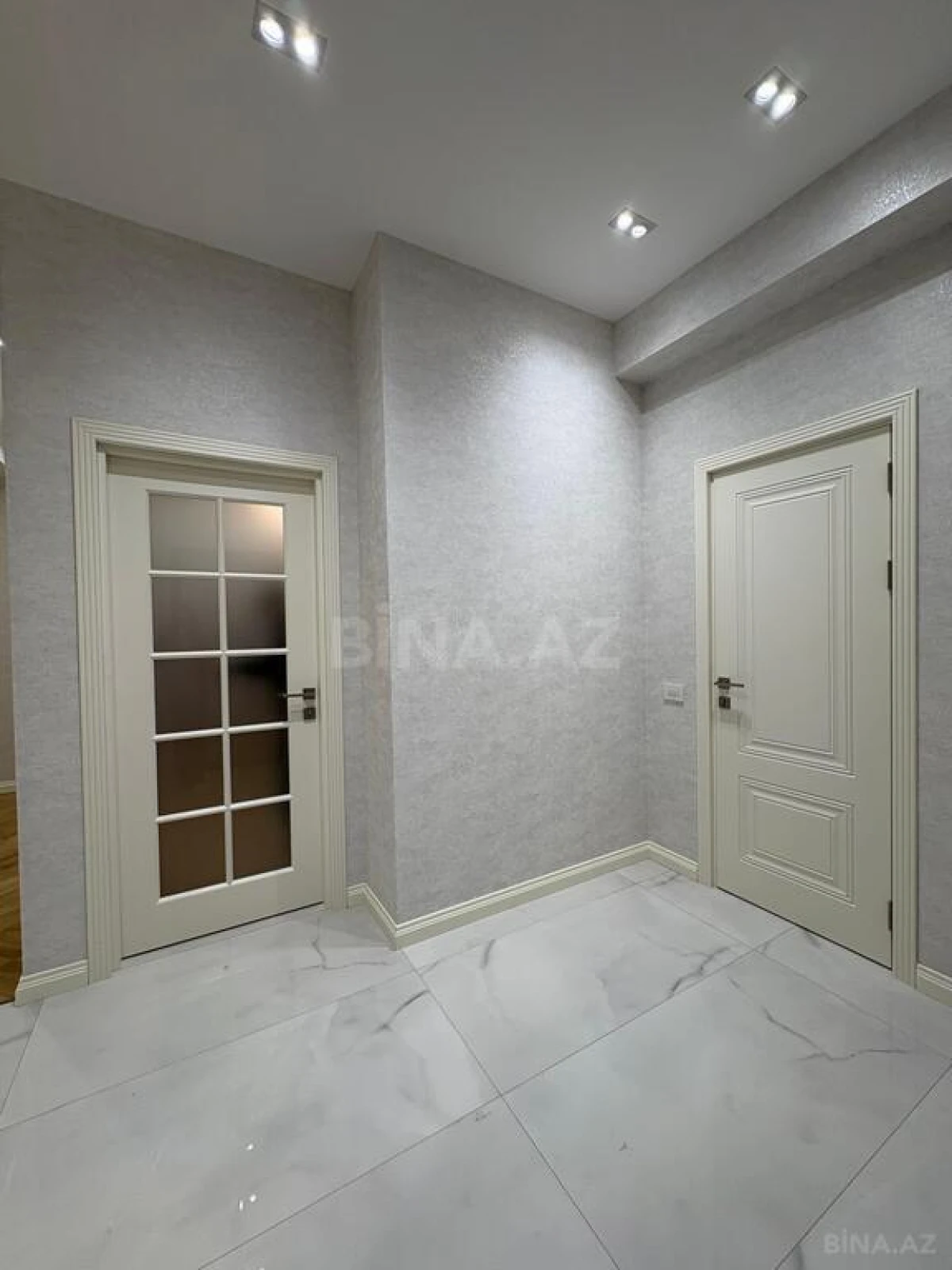 Satılır 2 otaqlı mənzil 67 m²