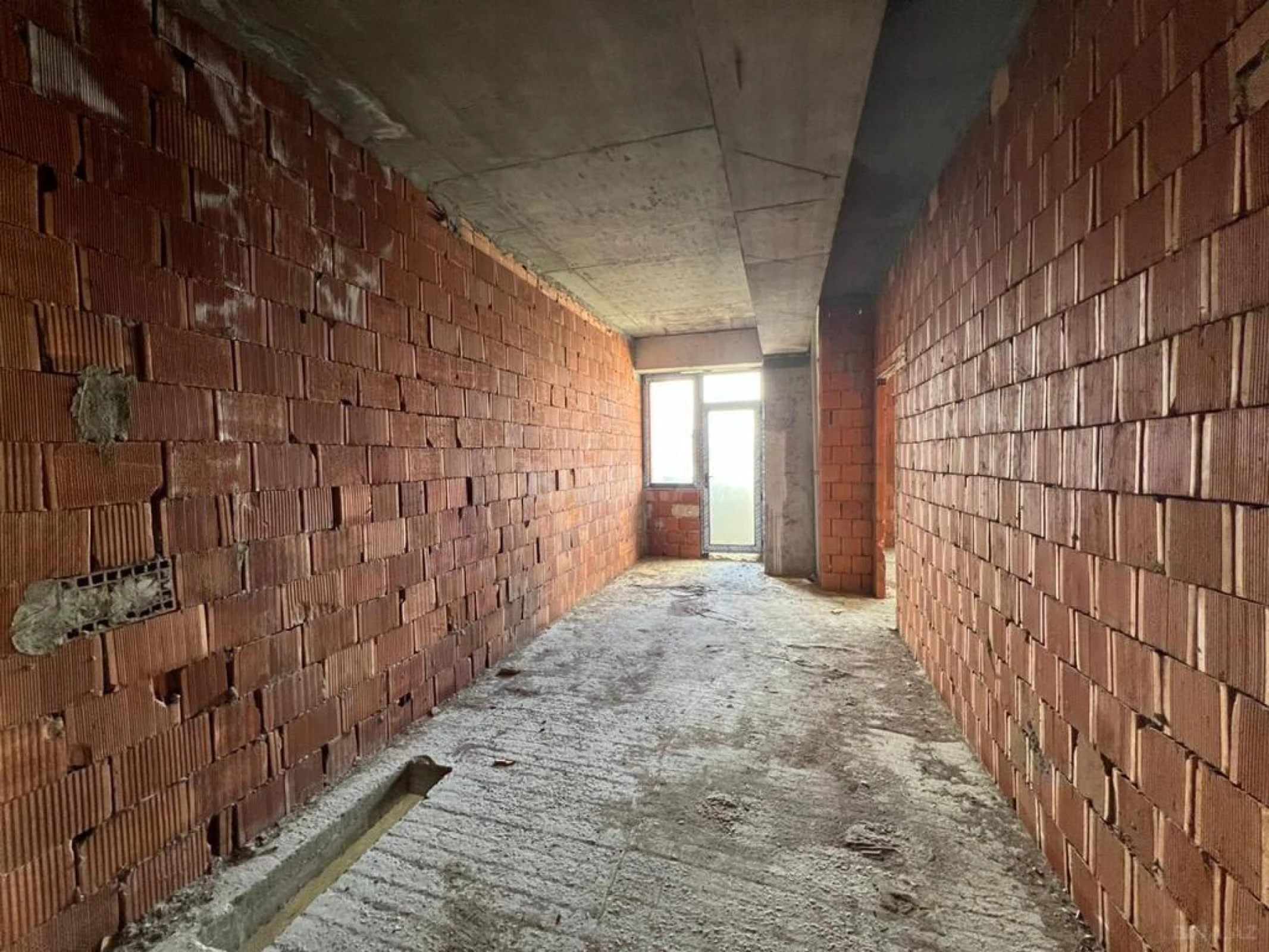 Satılır 2 otaqlı mənzil 106 m²