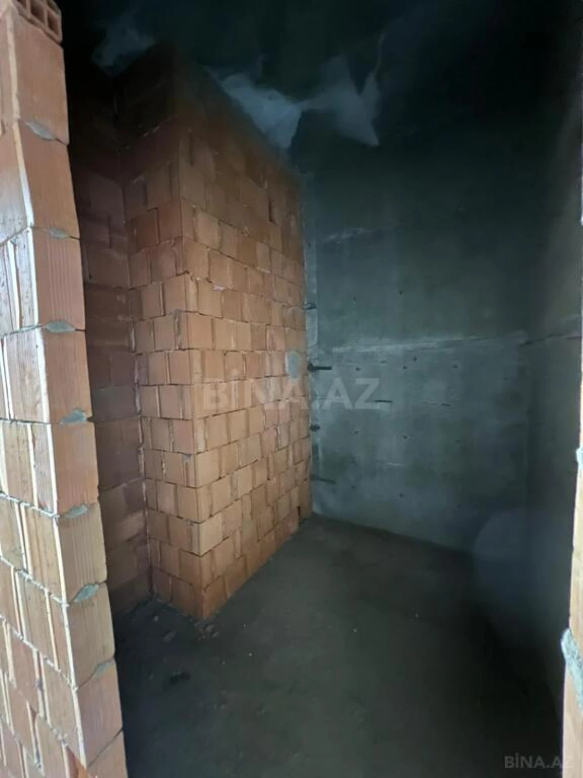 Satılır 2 otaqlı mənzil 106 m²