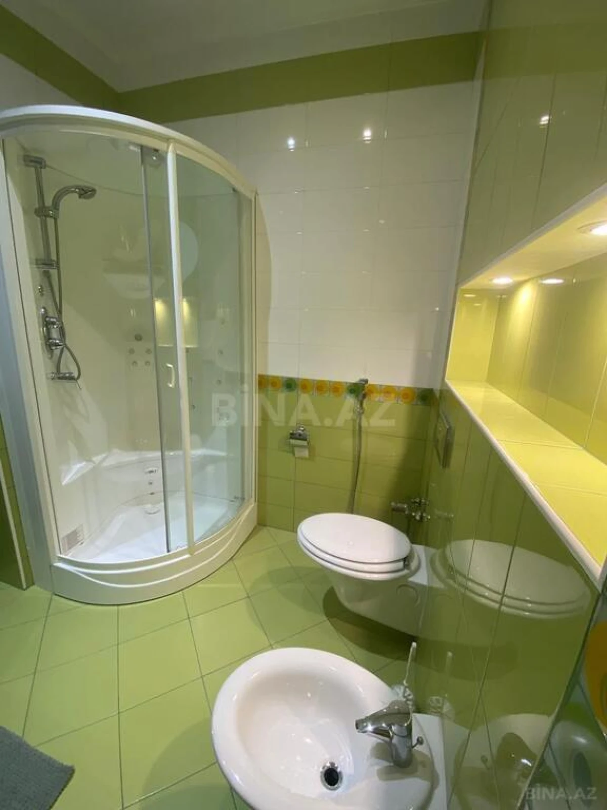 Kirayə verilir 4 otaqlı mənzil 230 m²