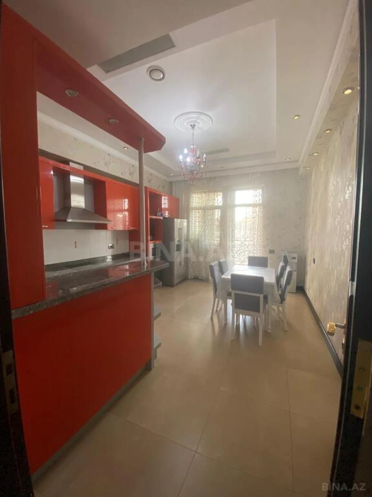 Kirayə verilir 4 otaqlı mənzil 230 m²