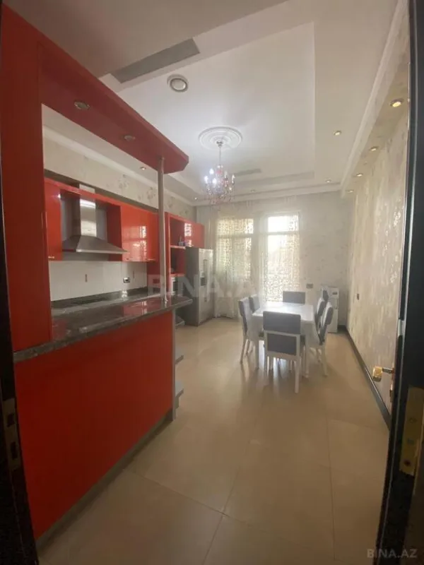 Kirayə verilir 4 otaqlı mənzil 230 m²