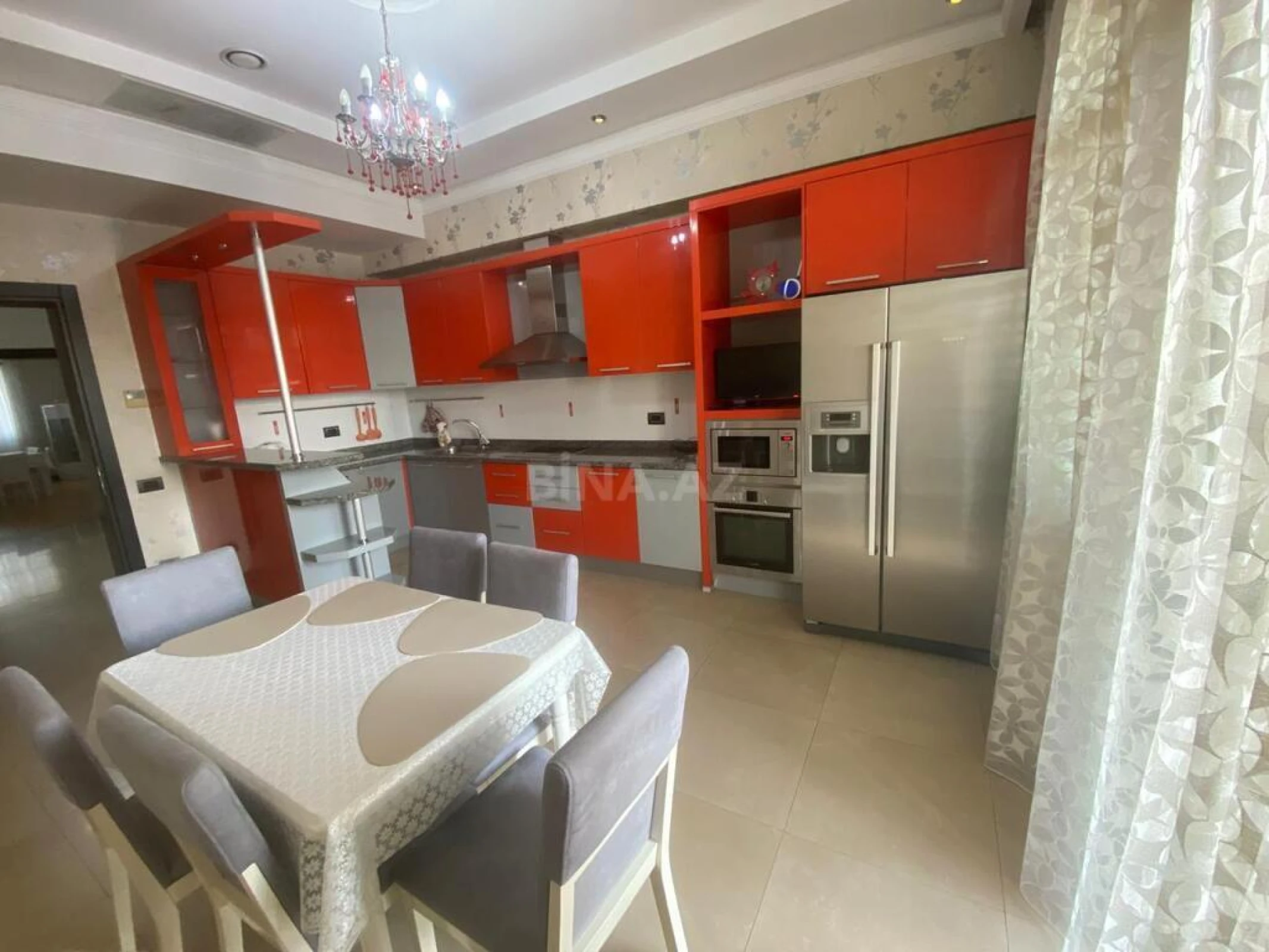 Kirayə verilir 4 otaqlı mənzil 230 m²