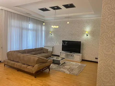 Kirayə verilir 4 otaqlı mənzil 230 m²