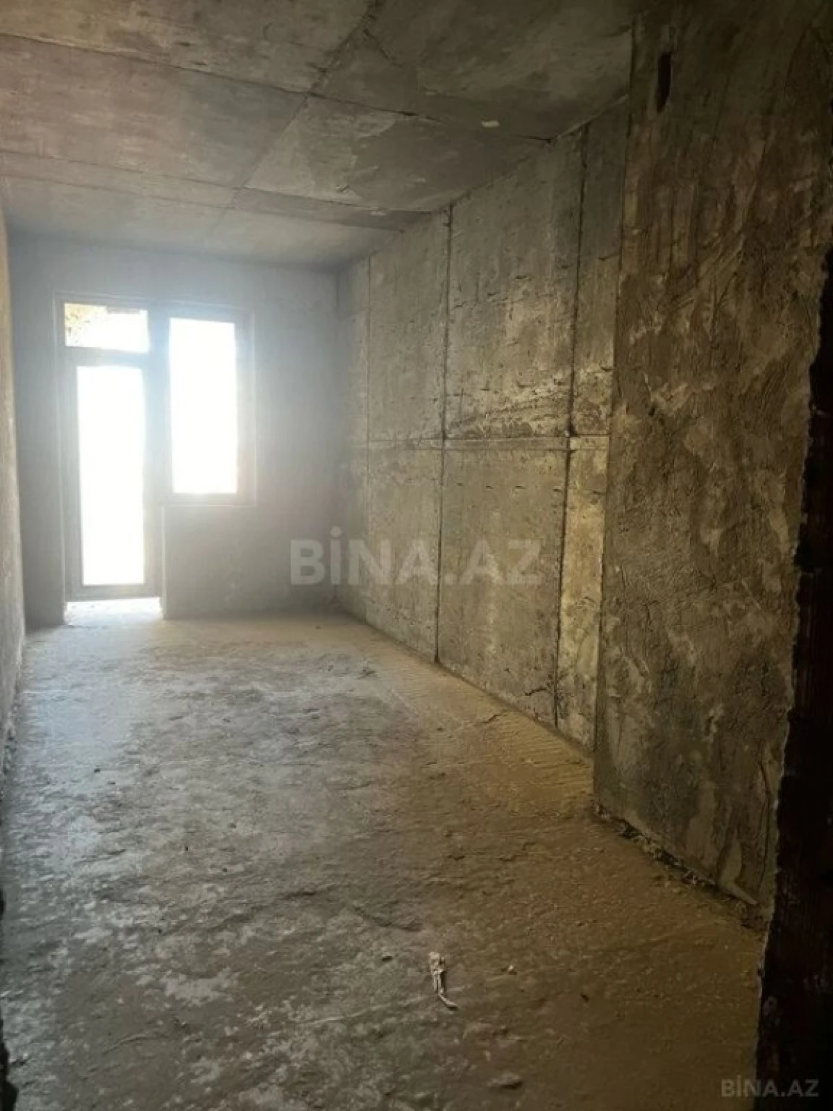 Satılır 5 otaqlı mənzil 325 m²