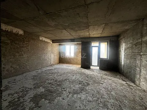 Satılır 5 otaqlı mənzil 325 m²