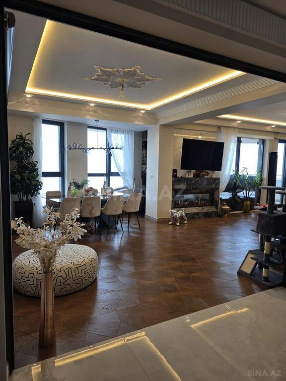 Satılır 5 otaqlı mənzil 231 m²