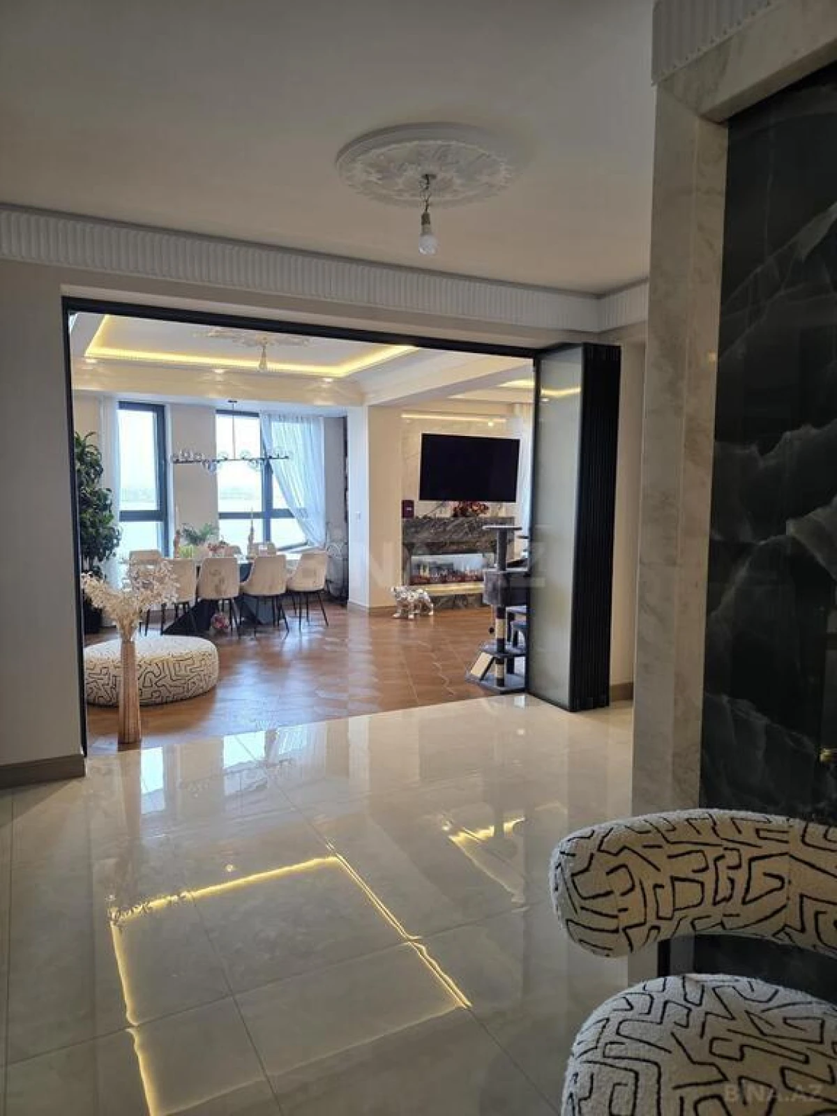 Satılır 5 otaqlı mənzil 231 m²