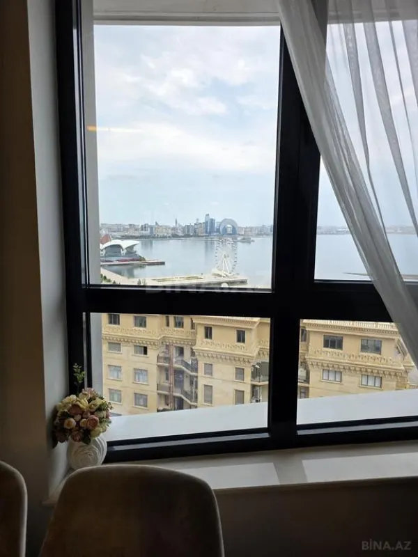 Satılır 5 otaqlı mənzil 231 m²