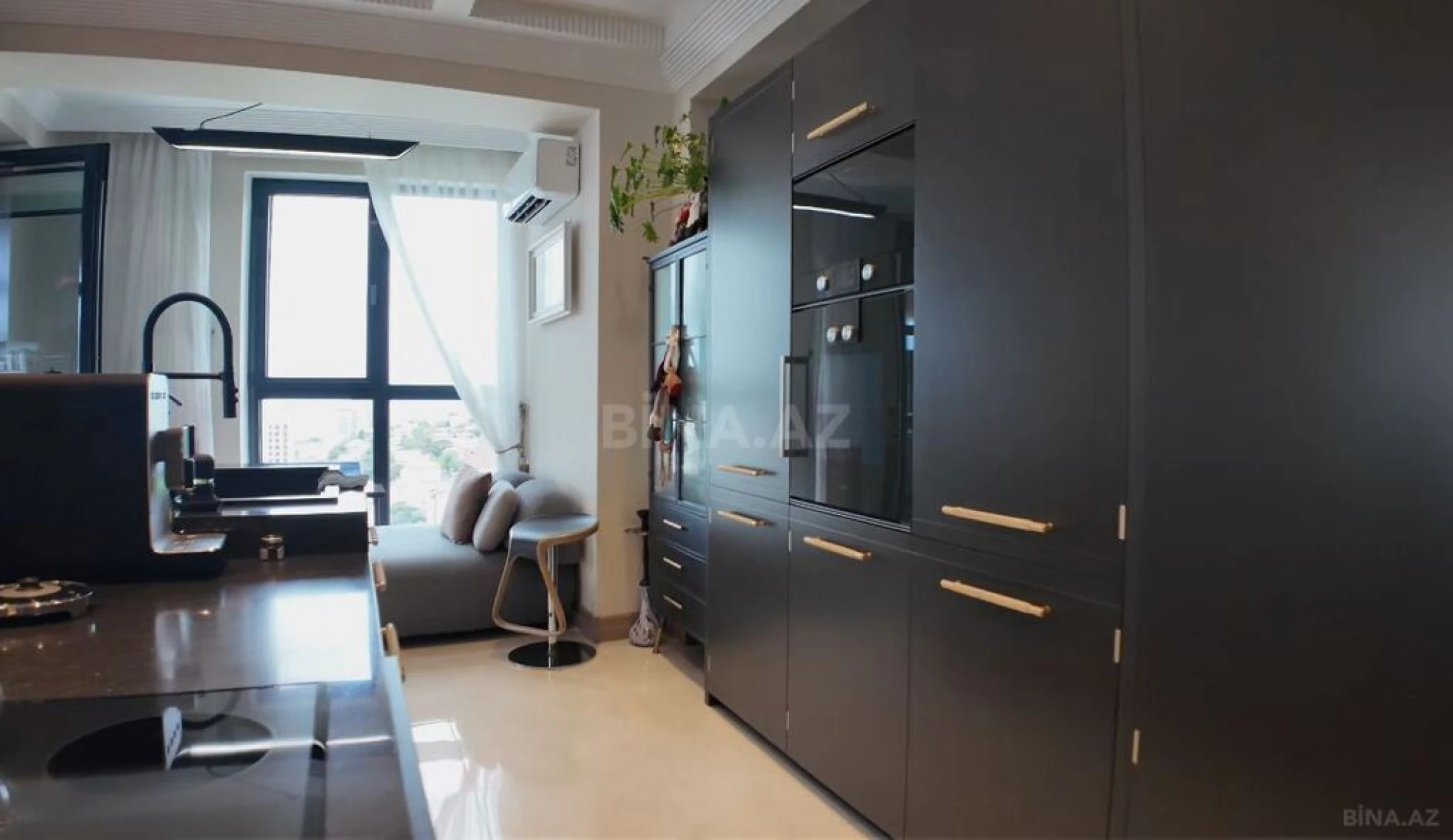 Satılır 5 otaqlı mənzil 231 m²