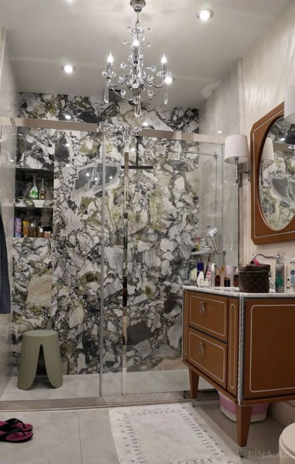 Satılır 5 otaqlı mənzil 231 m²