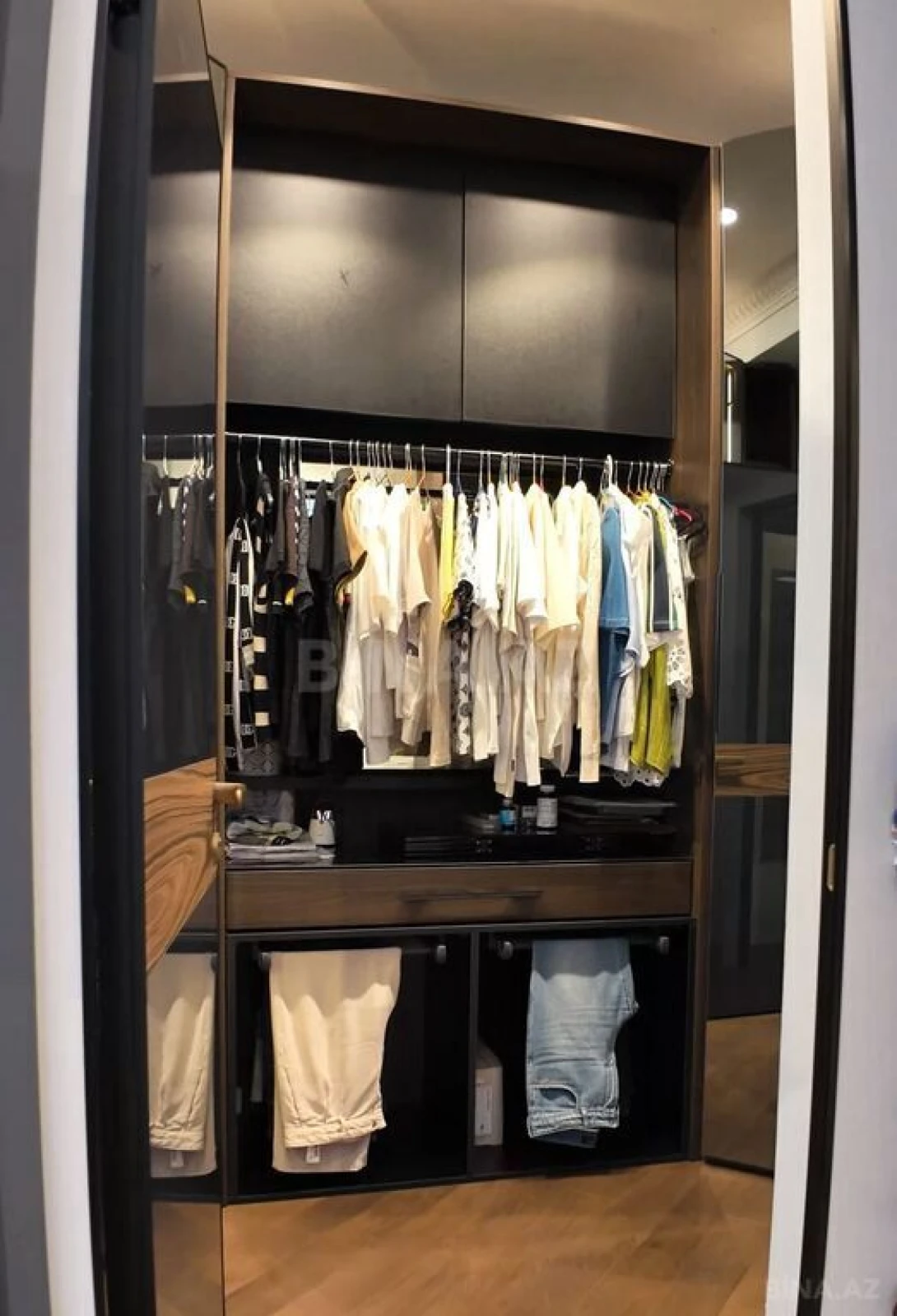 Satılır 5 otaqlı mənzil 231 m²