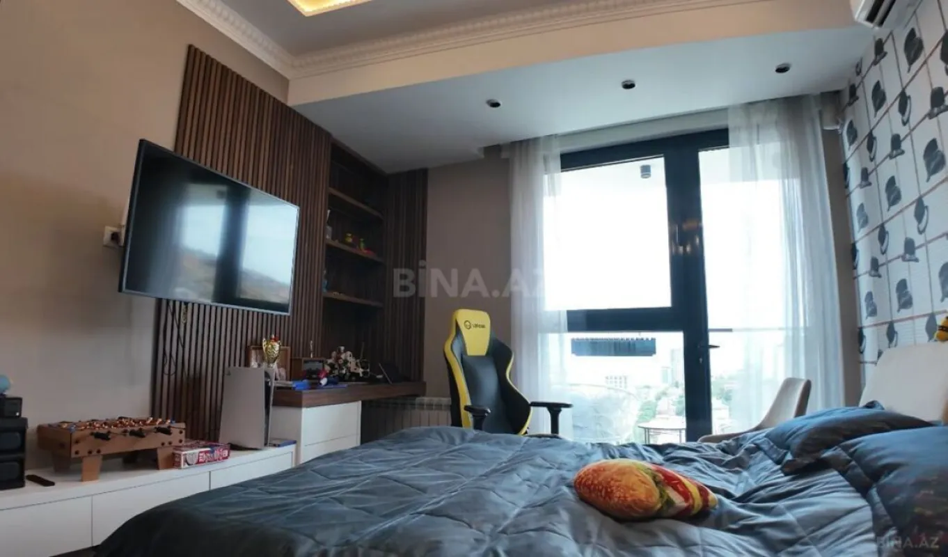 Satılır 5 otaqlı mənzil 231 m²