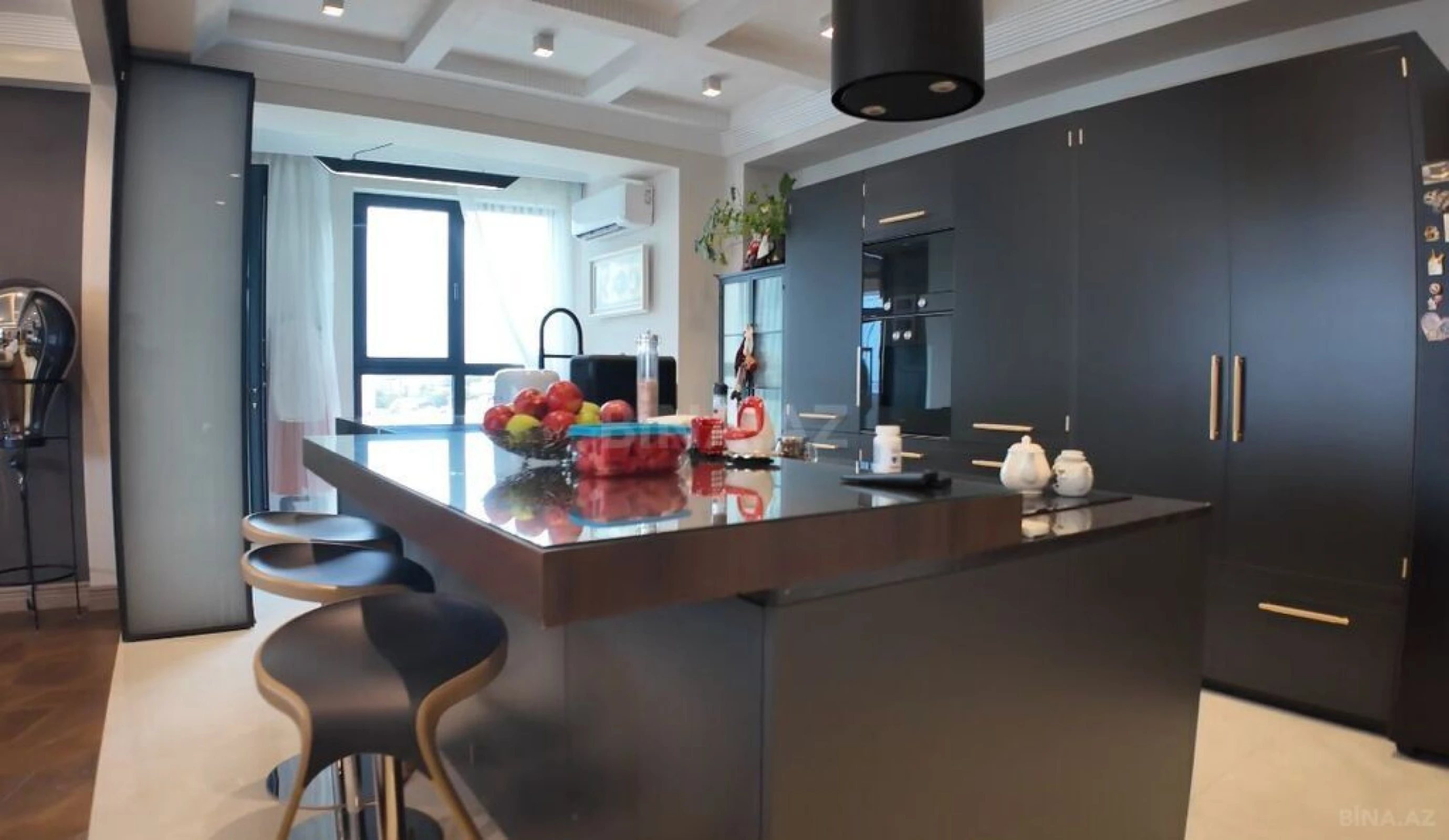 Satılır 5 otaqlı mənzil 231 m²