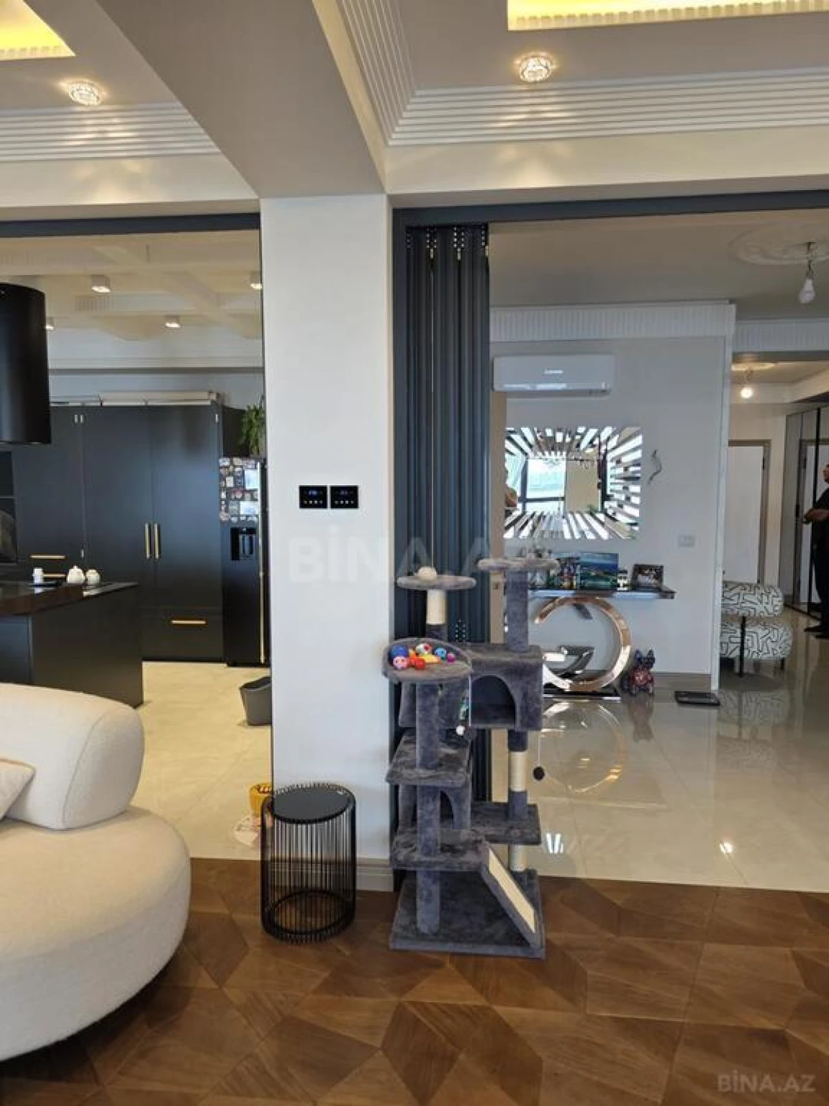 Satılır 5 otaqlı mənzil 231 m²