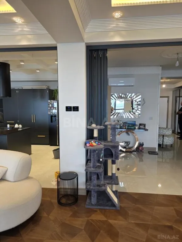 Satılır 5 otaqlı mənzil 231 m²
